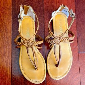 Report Sandals size 6